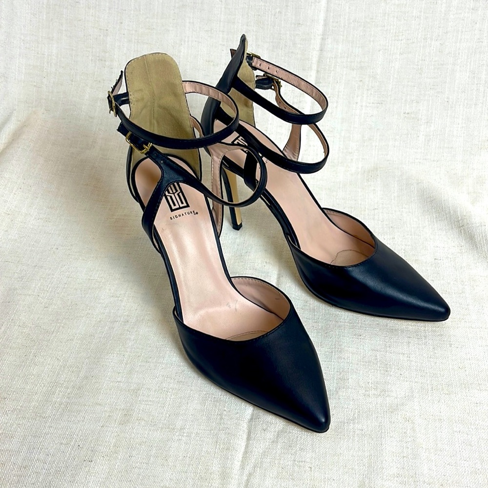 Signature Women’s pointed toes black high heels 4.5” SIZE 10 USED